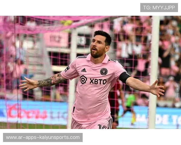 梅西灵巧挑球过人，迈阿密国际看台欢呼，macy's梅西