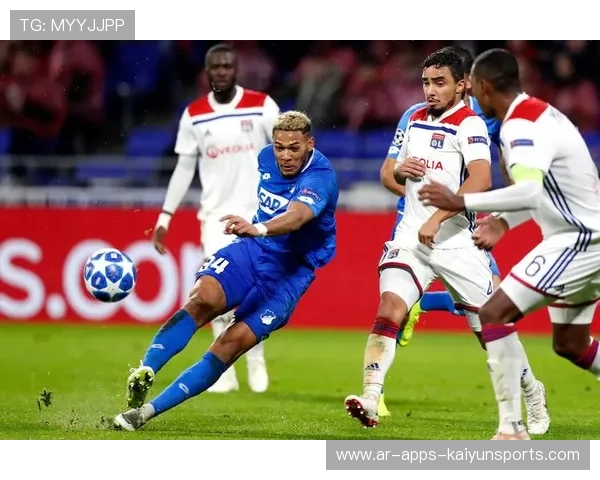 里昂3比2绝杀里尔，拉卡泽特接队友斜传门前抢点破门